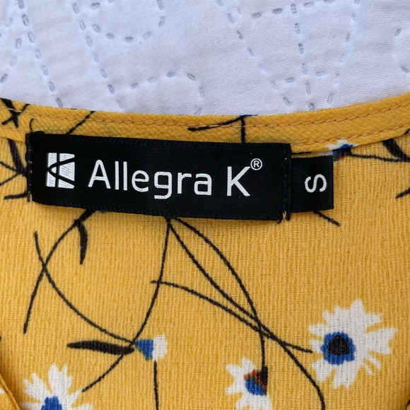 Beautiful Yellow Floral Dress With Tulip Sleeves and Tie - Picture 4 of 6